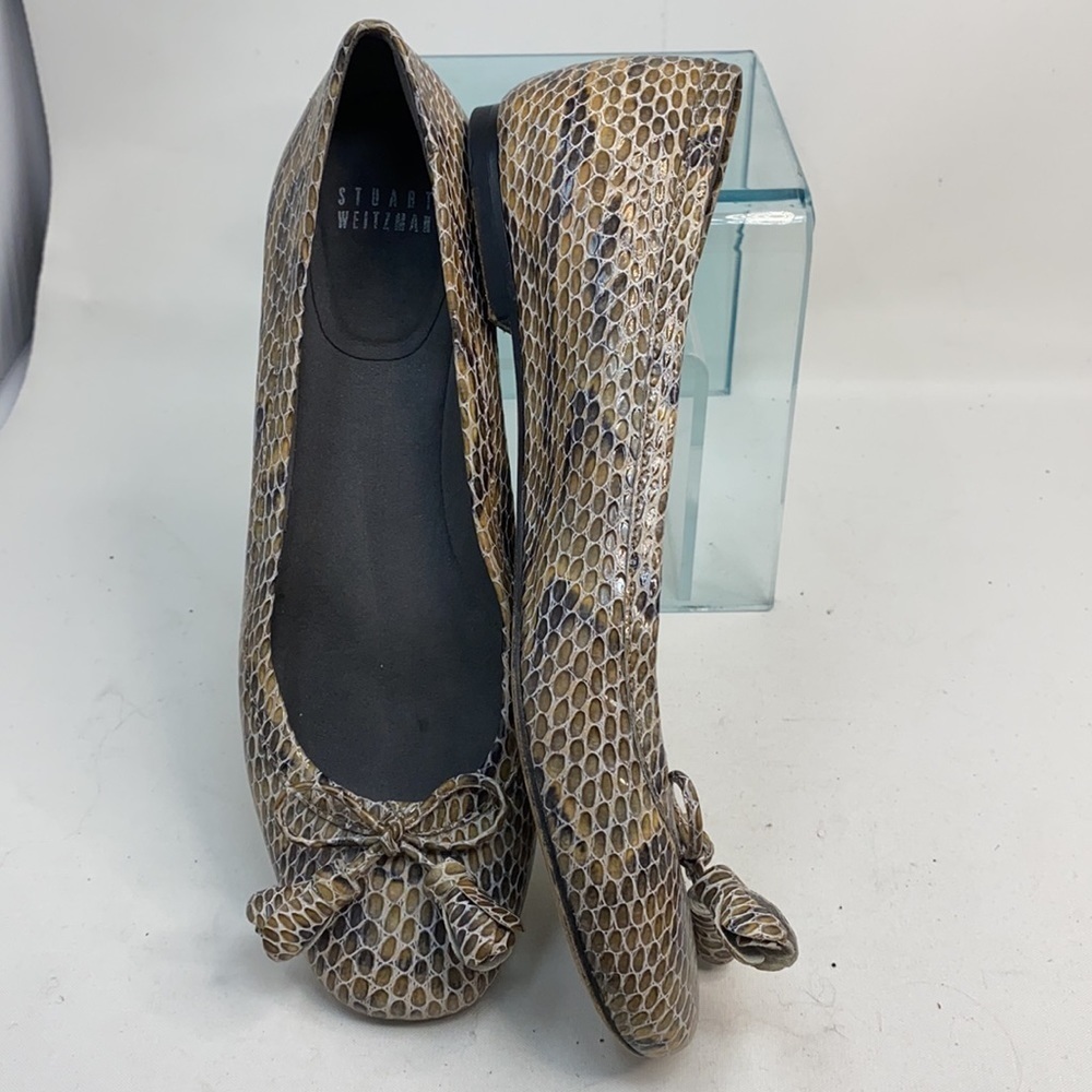 Stuart Weitzman Sz 7.5M Snakeskin Print Flats